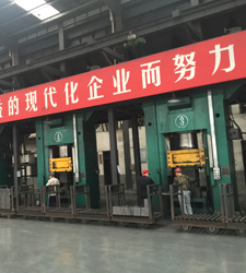 630T鎂碳磚壓力機生產現(xiàn)場